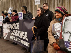 Processo contra Assange foi ‘decisão política’ dos Estados Unidos, alegam deputados australianos