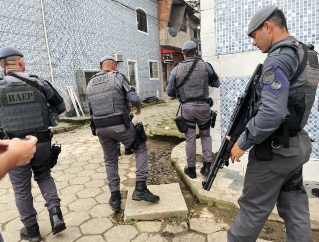 “Nossos filhos são escudos?” Mães denunciam ações policiais em escolas na Baixada Santista