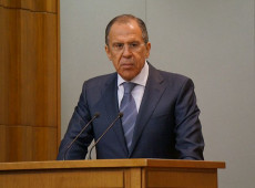 Chanceler russo acusa Ocidente de ‘combater diretamente’ a Rússia na Ucrânia